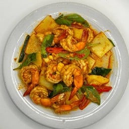 กุ้งตะกาดผัดพริกแกงยอดมะพร้าว