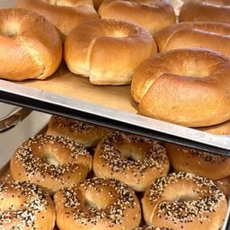 Bagel with cream cheese & jam