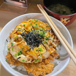 คัตสึด้ง ข้าวหน้าหมูทอด + มิโซะชุป