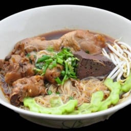 ครัวคอนโด กะเพรา - ไข่ข้น (คอนโดเดอะเบส แจ้งวัฒนะ)