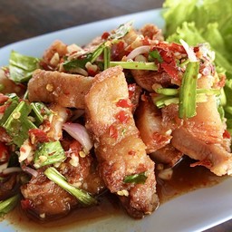 ยำสามชั้นทอดน้ำปลาร้า