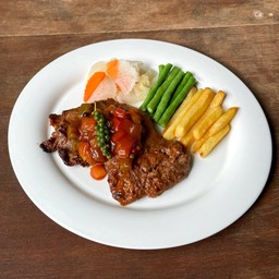 เปเปอร์ สเต็กเนื้อเทนเดอร์ลอยน์ (มวกเหล็กสเต็กเฮาส์)