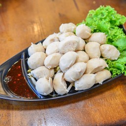 ลวกจิ้มลูกชิ้นหมู