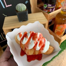 ครัวซองสตอเบอรี่