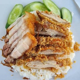 ข้าวมันหมูกรอบ+ไก่ทอด(ข้าวหอมมะลิ นุ่ม อร่อย)