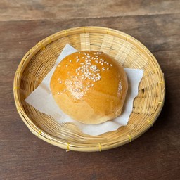 ขนมปังโฮมเมด พร้อมเนย