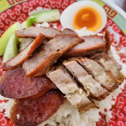 ข้าวหมูแดง หมูกรอบ ไข่ต้ม