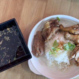 ข้าวหน้ารวมซีกโคลงตุ๋น+น้องไก่ตุ๋น