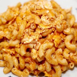 มักกะโรนีผัดซอสไข่