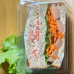 แซนวิชปูอัด ไส้กรอก