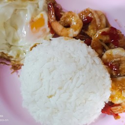 ข้าวกระเพรากุ้งไข่ดาว