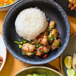 ข้าวราดคั่วพริกเกลือ