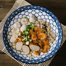 ก๋วยเตี๋ยวน้ำใสลูกชิ้น