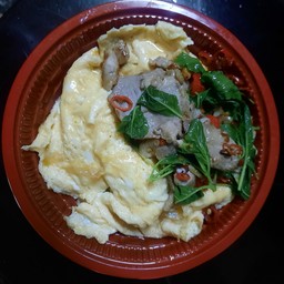 หิวป่ะล่ะ กะเพราพริกแห้ง ข้าวไข่ข้น ไก่กรอบซอสเกาหลี หิวป่ะล่ะ กะเพราพริกแห้ง ข้าวไข่ข้น ไก่กรอบซอสเกาหลี