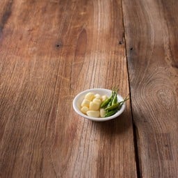 กระเทียมปอกแล้วพร้อมทาน