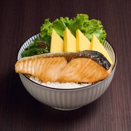 ข้าวหน้าปลาแซลมอน