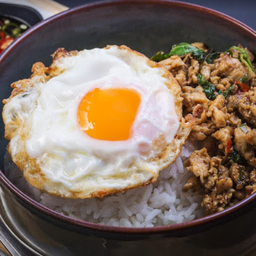 ข้าวกระเพราหมูสับ-ไก่