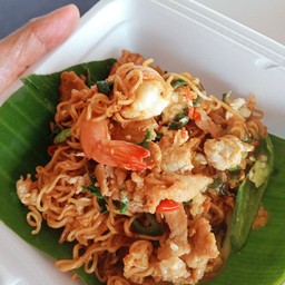 เส้นผัดขี้เมา
