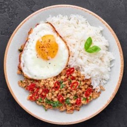 กระเพราราดข้าว