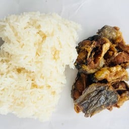 ปลาดุกทอดกรอบห่อข้าวเหนียว