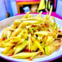 มะม่วงสับ คลุกพริกเกลือ (พริกป่น น้ำปลา น้ำตาล)