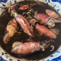 หมึกต้มน้ำดำ.