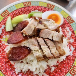 ข้าวหมูกรอบ กุนเชียง ไข่ต้ม