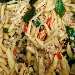 ผัดหน่อไม้หมูสับ