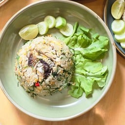 ข้าวผัดปลาทูชะอม