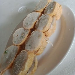 ร้านลูกชิ้นยายเอิน
