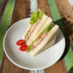 [อร่อยซ่ากับโค้ก] แซนวิชทูน่า +  โค้ก ออริจินัล (กระป๋อง) 