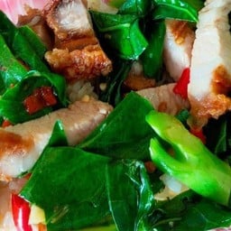 คะน้าหมูกรอบราดข้าว