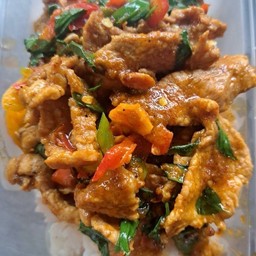 Pork With Curry Paste On Rice (Spicy)