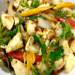 เนื้อปูผัดพริกเผาราดข้าว