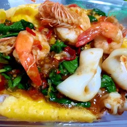 ไข่ข้น ขยี้ กระเพรารวมมิตร