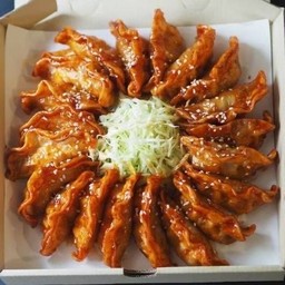 [อร่อยซ่ากับโค้ก] เกี๊ยวซ่าซอสเกาหลี Size L (20 ชิ้น) +  โค้ก ออริจินัล (ขวด)