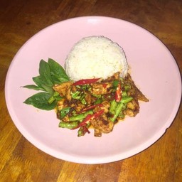 ข้าวผัดพริกแกงหมู