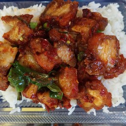พริกแกงหมูกรอบ