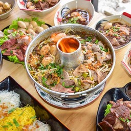 ชุดหม้อไฟหมู ก๋วยเตี๋ยวเรือ