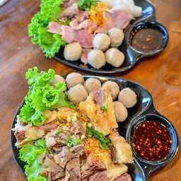 ลวกจิ้มเนื้อเปื่อย+ลูกชิ้น