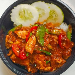 ผัดพริกแกงหมู ราดข้าว