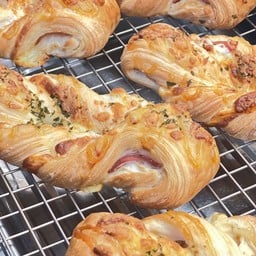 ครัวซองเบคอนชีสทวิสต์