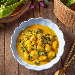 แกงคั่วเห็ดเผาะเนื้อปูใบชะพลู