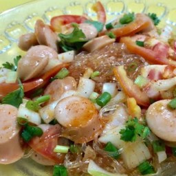 ยำใส้กรอกไก่สับ