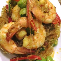 สะตอผัดวุ้นเส้นพริกแกงกุ้งสด
