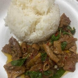 ข้าวกระเพราเครื่องใน