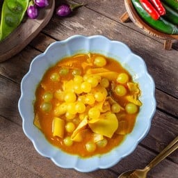 แกงส้มไข่ปลาเรียวเซียวหน่อไม้ดอง