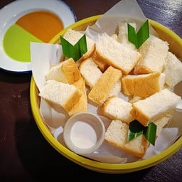 ขนมปังนึ่งสังขยาสองใจ