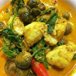 แกงคั่วเห็ดเผาะเนื้อปู