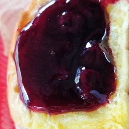 ขนมปังไส้ทะลัก แยมบลูเบอรี่ แบบมีเนื้อ